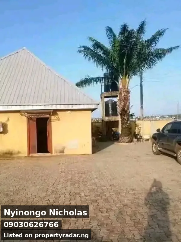 11 Bedroom Bungalow In High Level, George Akume Way Corridor For Sale in Benue