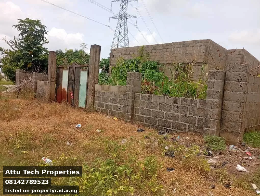 2 Bedroom Block Of Flats In Nyon For Sale in Benue