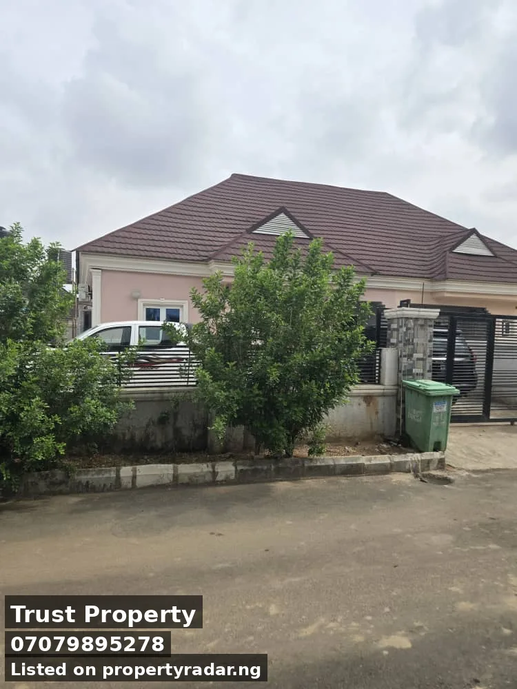 3 Bedroom Bungalow In Lugbe For Sale in Abuja (FCT)
