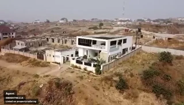 5 Bedroom Duplex In Mpape For Sale in Abuja (FCT)