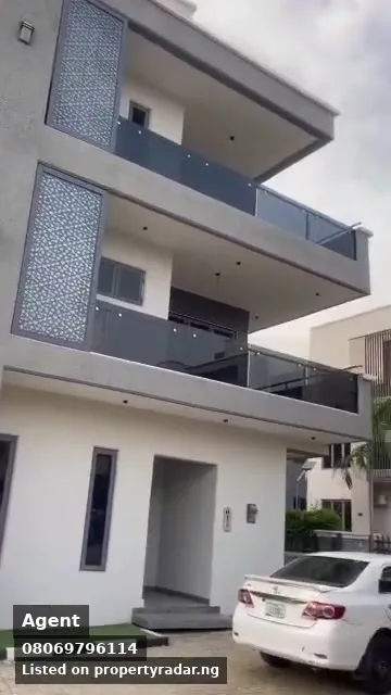 7 Bedroom Mansion In Wuse For Sale in Abuja (FCT)