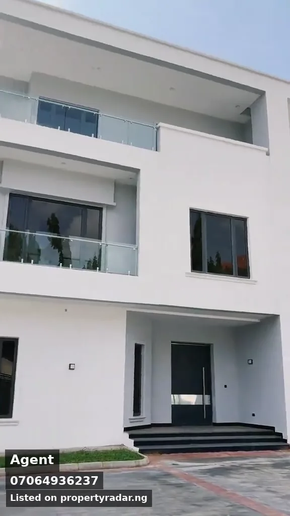 8 Bedroom Mansion In Asokoro For Rent in Abuja (FCT)